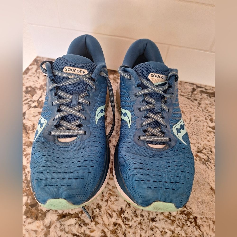 Saucony Guide‎  13 running blue sneakers size 10.5